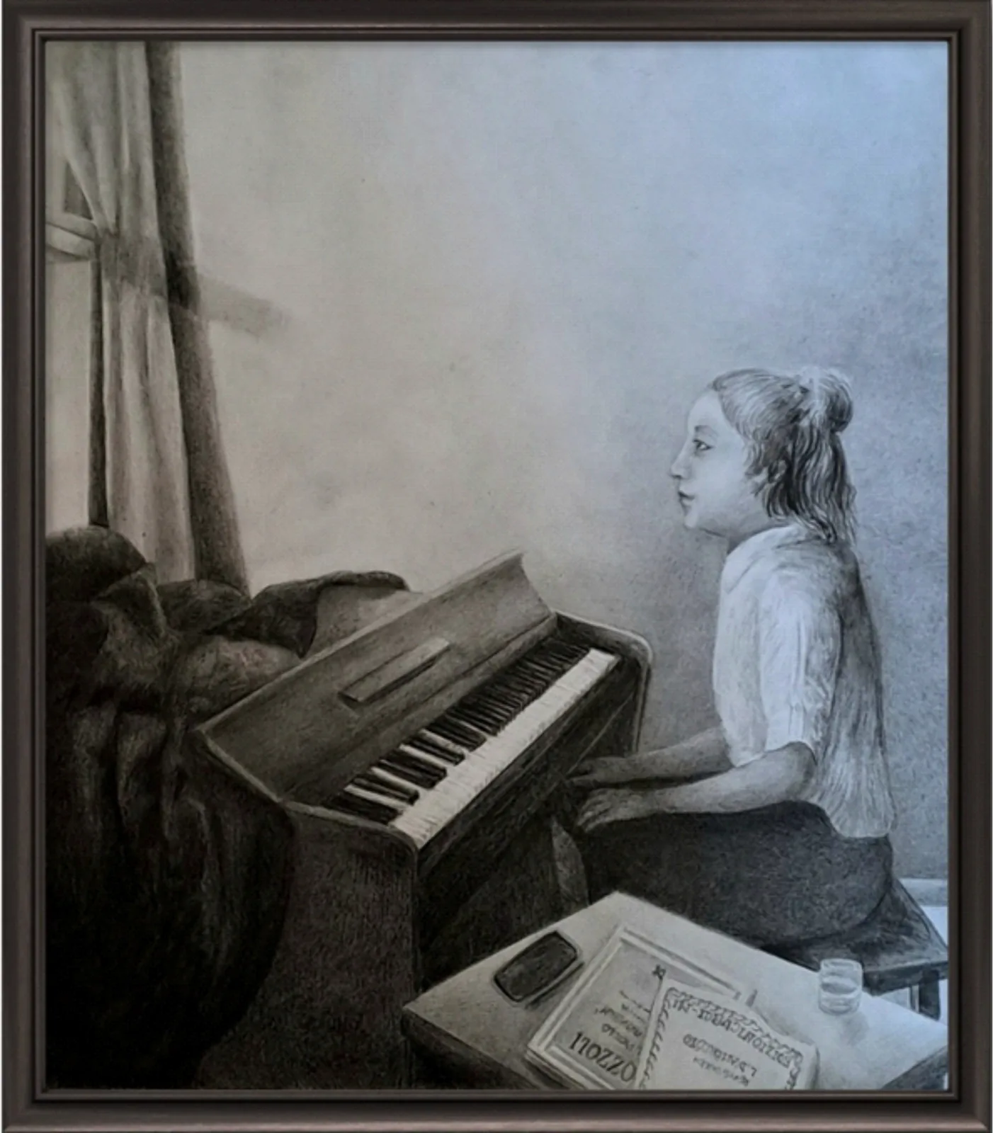Donna al pianoforte – il silenzio del suono — Luciano Sestito